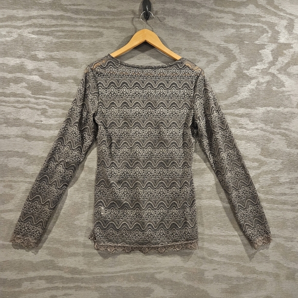 BKE Boutique NWT SZ L Gray Fitted Lace Sheer Stretch Coquette Romantic Fairy Top - Picture 3 of 11